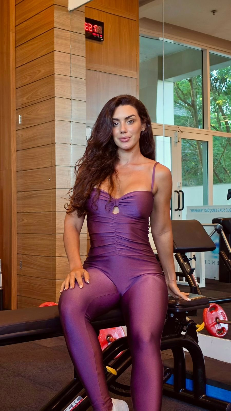 Modelo vestindo macacão Nanni Swim